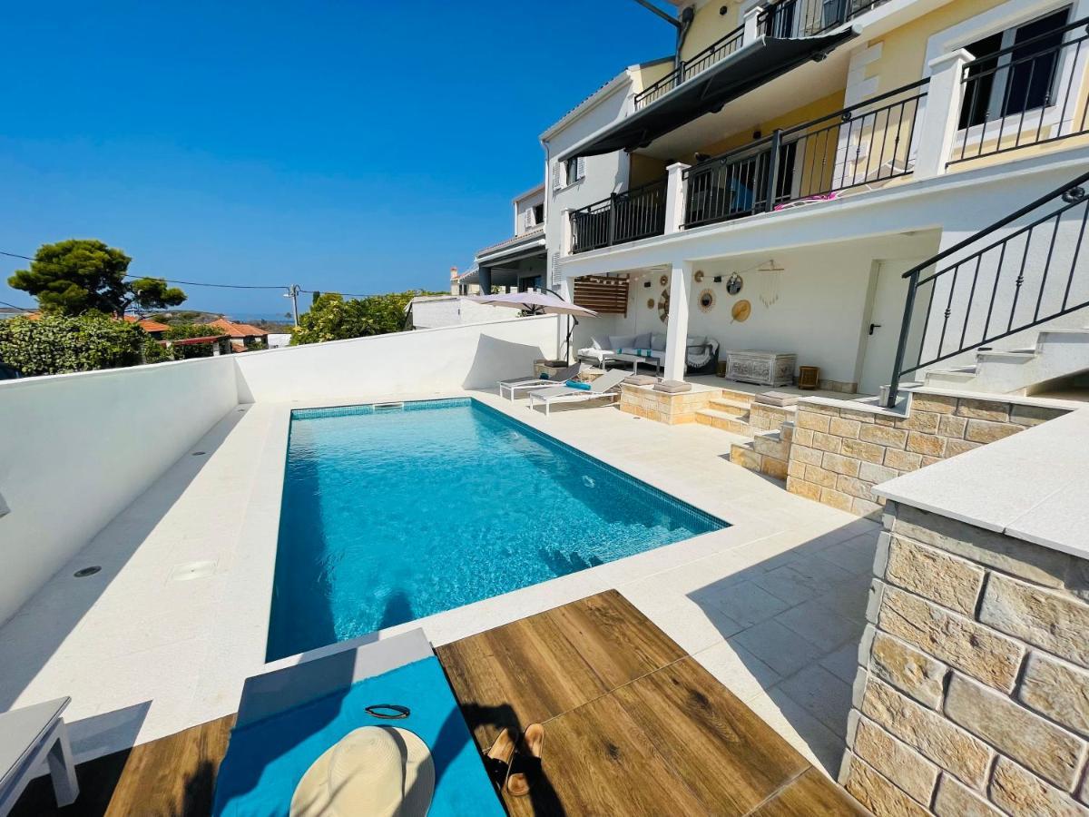 Villa Lemony Maslinica Ngoại thất bức ảnh